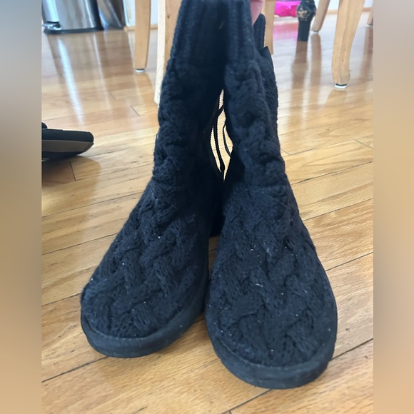 Authentic Ugg cable knit boots with ties on back - Picture 3 of 5